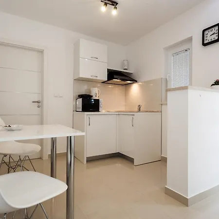 Rafael Apartment *