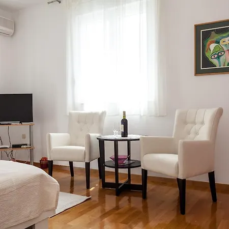 Rafael Apartment *