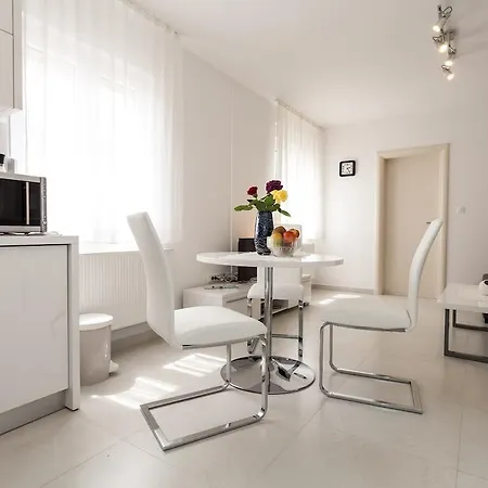 Rafael Apartment